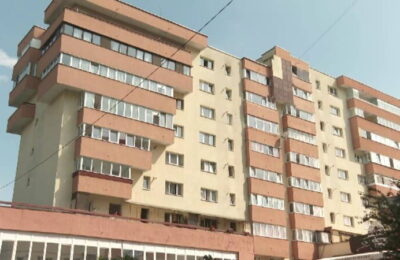 O tânără de 18 ani a murit după ce a căzut de la etaj, dintr-un bloc de locuinţe din Cluj