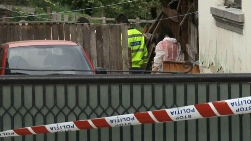 Un bărbat a fost înjunghiat mortal de soție după ce a vrut să o bată cu ranga