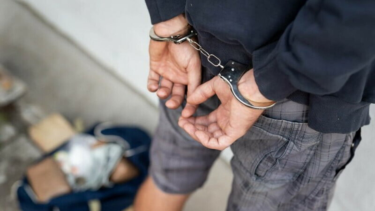 Unde își ascunseseră drogurile doi tineri prinși de un jandarm din Vâlcea