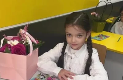 Bianca Drăgușanu şi-a dus fiica la şcoală.