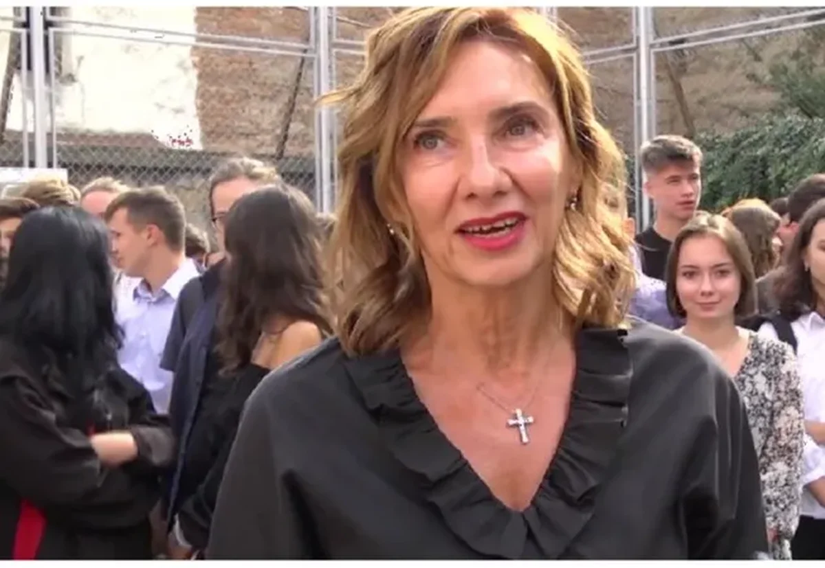 Ce ţinută a purtat Carmen Iohannis în prima zi de şcoală