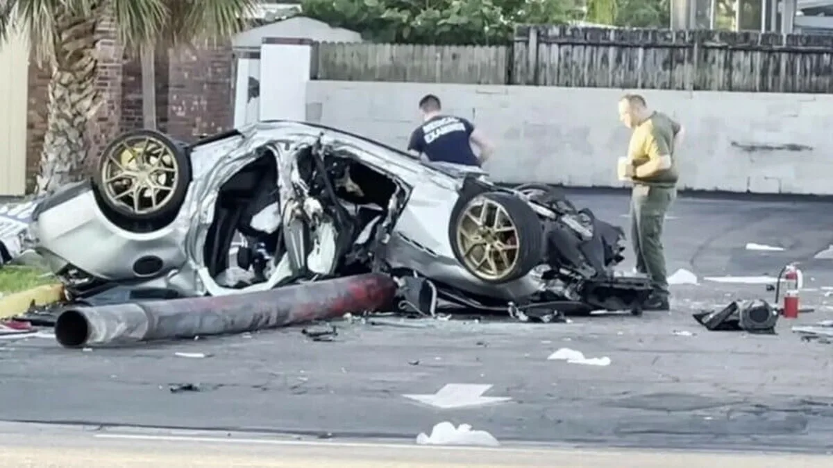 Tragedie după ce trei adolescenți au furat un Maserati și au mers cu 130 de km/h