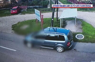 În lipsa trotuarelor și a trecerilor de pietoni, un copil a fost izbit de o mașină în timp ce traversa