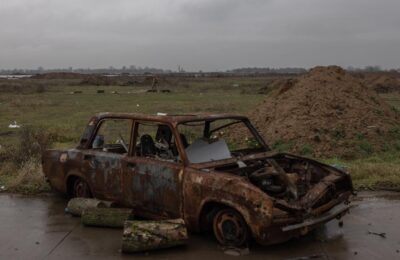 Ucraina denunță că rușii au lăsat explozibili în jucării atunci când s-au retras
