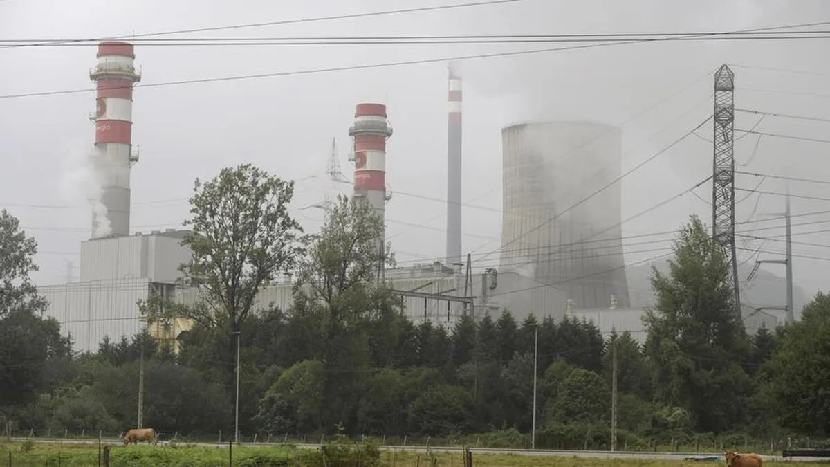 Pret lumina   Energia electrică revine în această luni cu 4% și ajunge la 286,21 euro