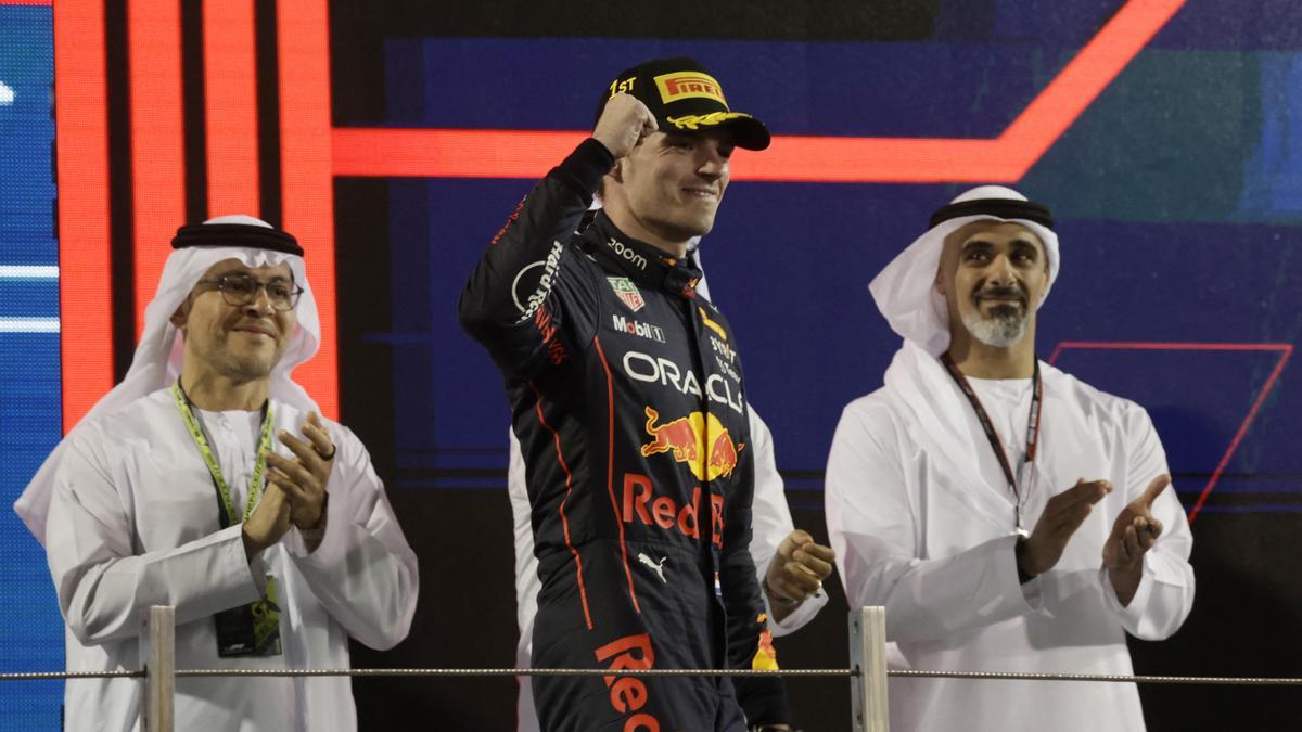 Verstappen câștigă la Abu Dhabi, iar Leclerc este pe locul doi în lume