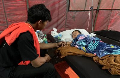 Salvarea miraculoasă a lui Azka, copilul găsit sub dărâmăturile cutremurului din Indonezia