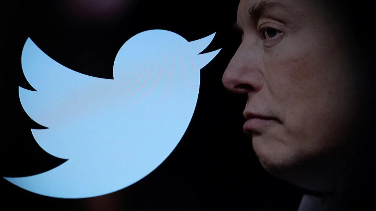 Musk cumpără Twitter și îi concediază pe directorii de top