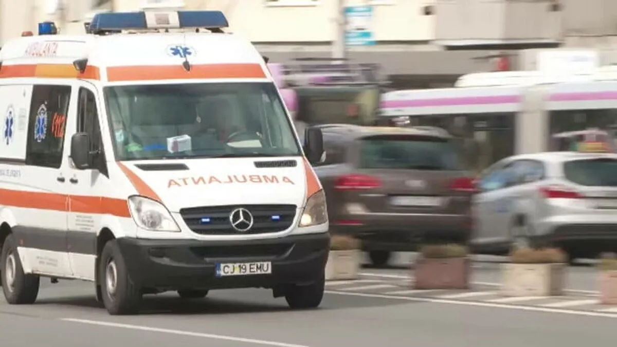 Un copil de un an, din Suceava, a murit după ce a fost călcat de o mașină în curtea casei.