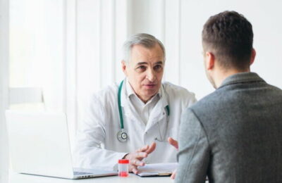 Indiciul care l-a determinat pe un bărbat să meargă la medic.