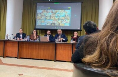 Imagini pentru adulți, pe ecranul unei conferințe de securitate cibernetică.