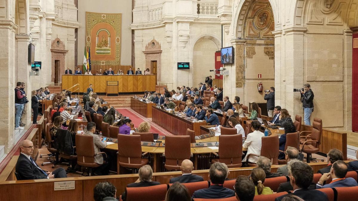 violență de gen   Guvernul andaluz al PP echivalează cu Vox și PSOE în violența de gen: „Extremele sunt rele”