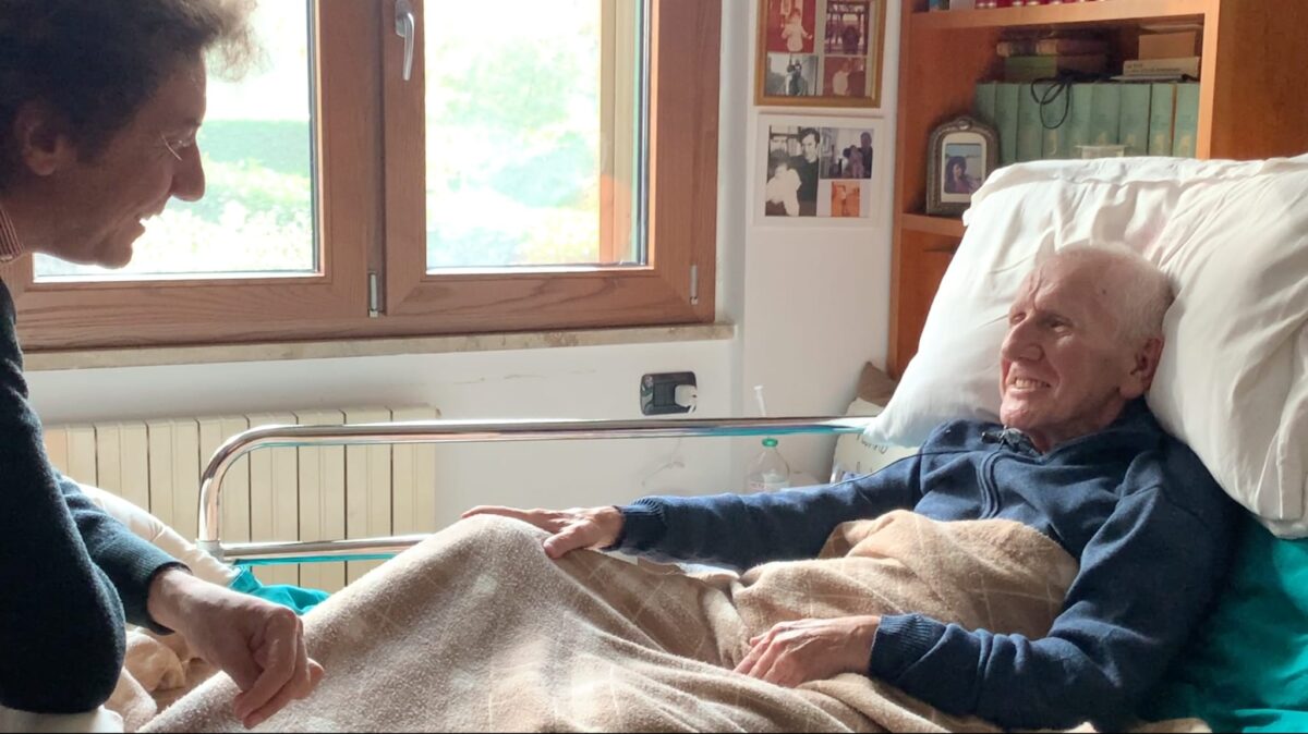 Sinucidere asistată: pacientul cu Parkinson a murit cu ajutorul lui Cappato