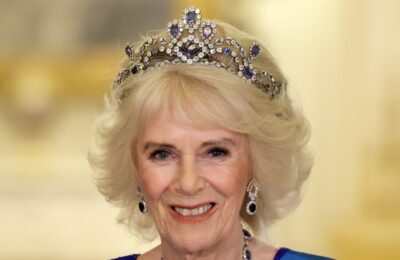 acum tiara soacrei Elisabeta a II-a este a ei   Vanity Fair Italia