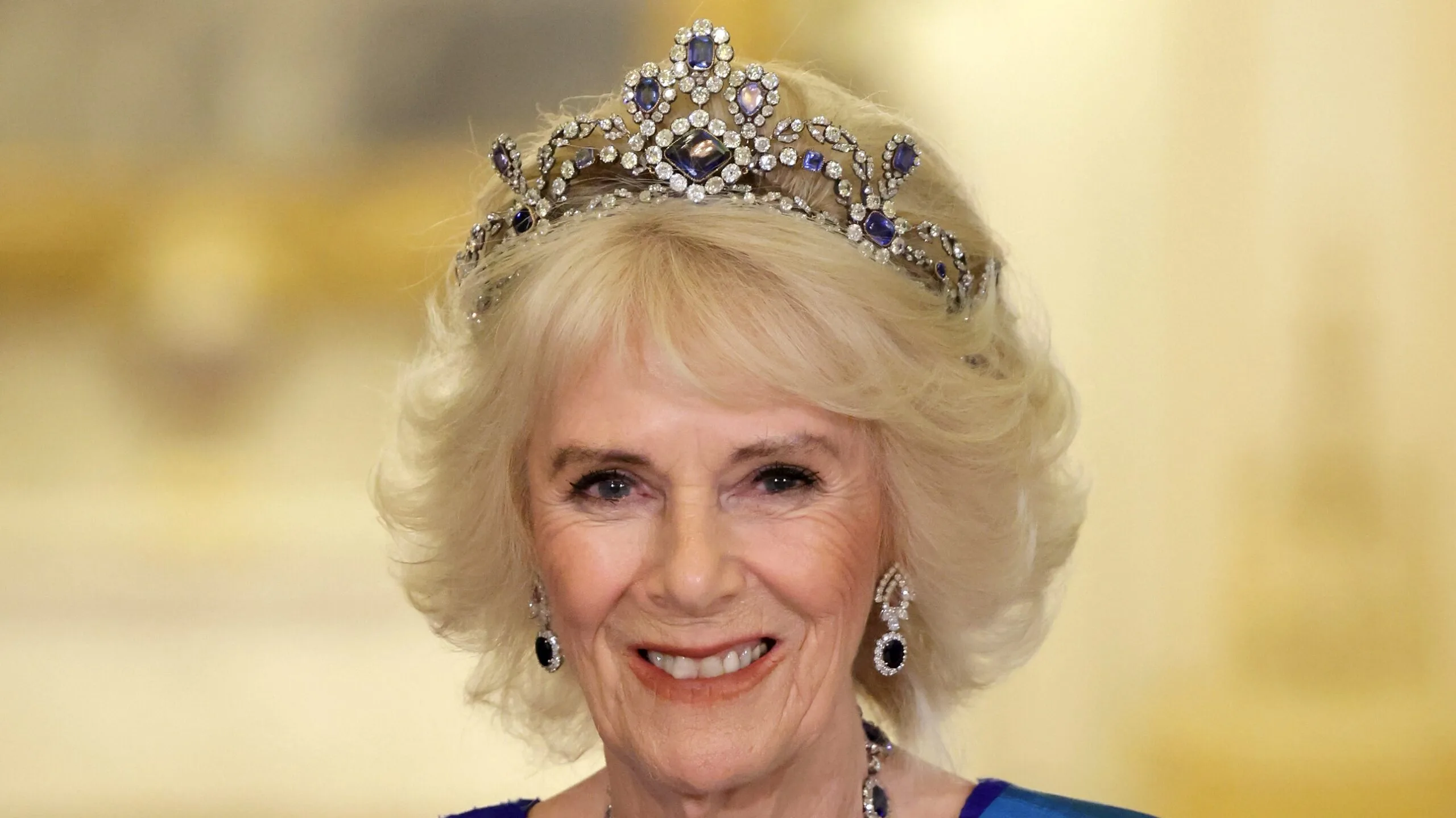 acum tiara soacrei Elisabeta a II-a este a ei   Vanity Fair Italia