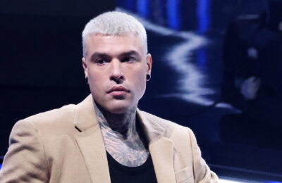 Fedez blonda platinata si celelalte look-uri de frumusete ale celui de-al cincilea live   Vanity Fair Italia