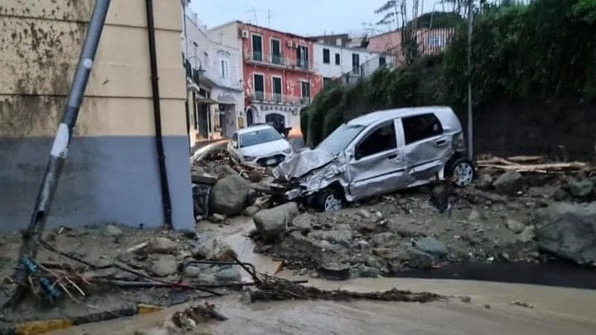 Ischia, furtună pe insulă: cel puțin 13 dispăruți, există și un nou-născut
