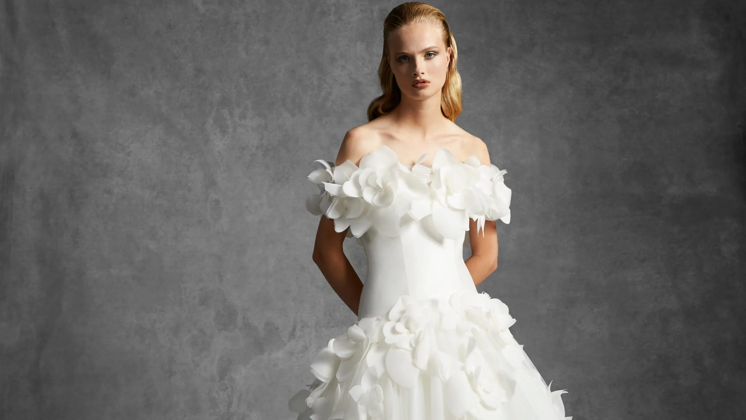 Rochii de mireasa, flori tridimensionale infloresc in 2023   Vanity Fair Italia