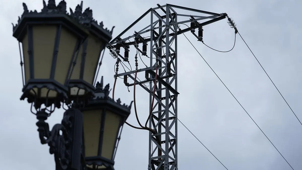 Prețul energiei electrice crește joi cu 75%