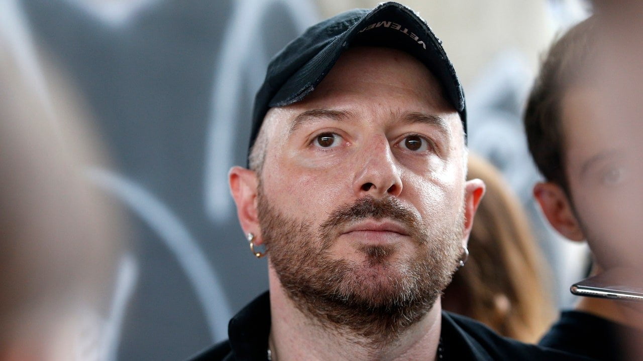 Balenciaga rupe în cele din urmă tăcerea cu privire la campaniile ofensatoare