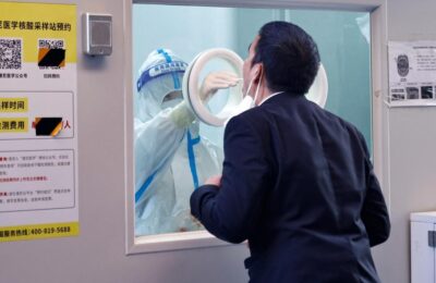 Beijingul închide barurile și restaurantele după primele decese cauzate de covid în China în șase luni