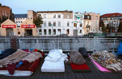 Cererile de azil urcă până la nivelul crizei refugiaților