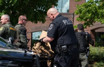 Cel puțin un mort și 16 răniți la aterizarea pe Lună la un magazin Apple din Massachusetts