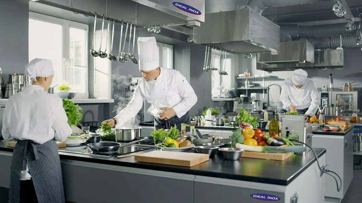 Ai nevoie de echipamente HoReCa de calitate, oferite la prețuri de producător? Intră pe Ideal Inox și descoperă produsele pe care le cauți!