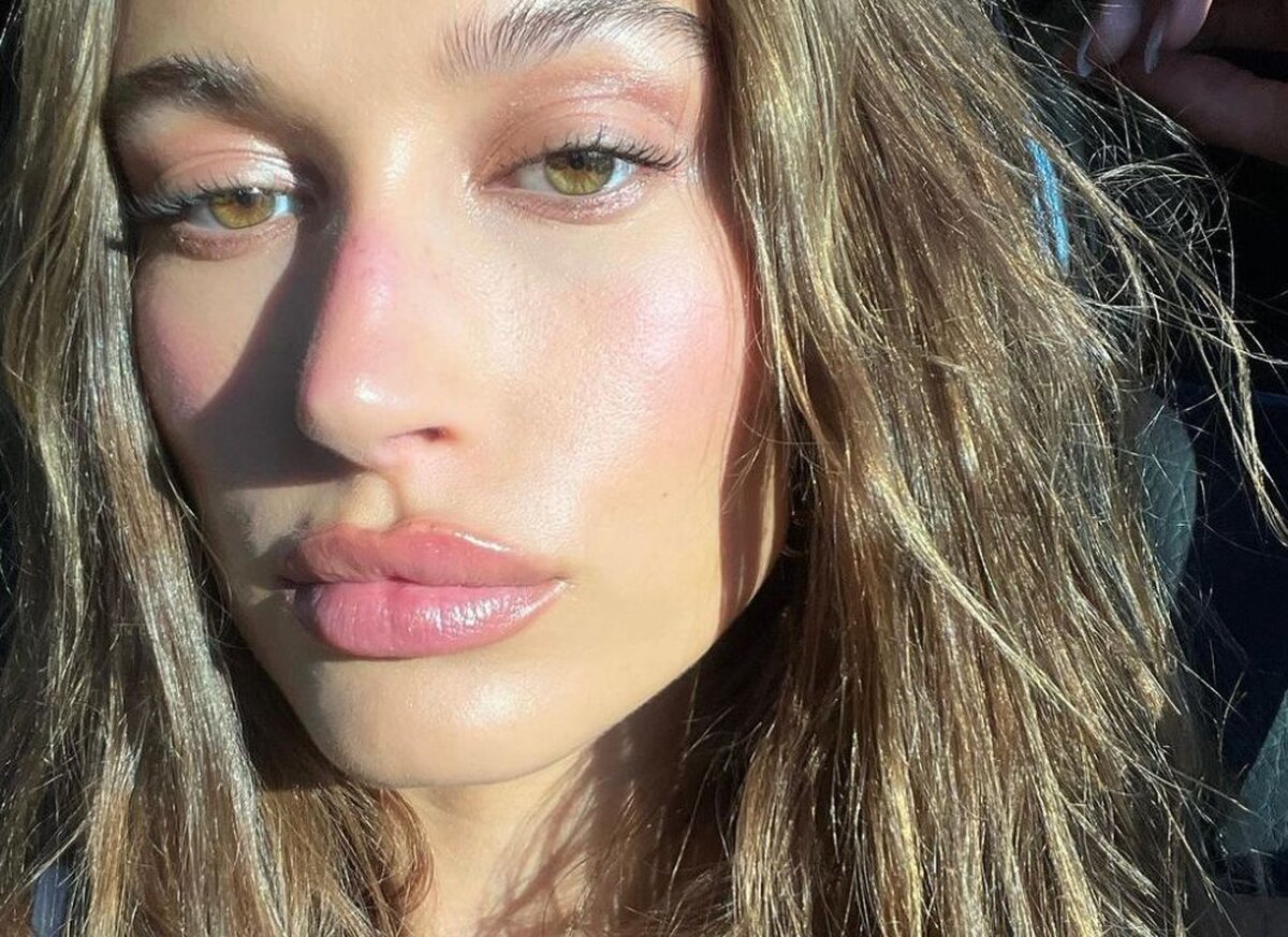 Hailey Bieber: Nu sunt însărcinată, am un chist ovarian de mărimea unui măr