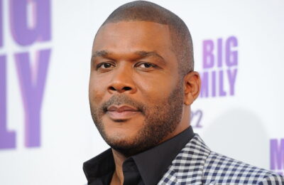 Tyler Perry reflectă asupra propriilor încercări de sinucidere după moartea DJ-ului Stephen „Twitch” Boss