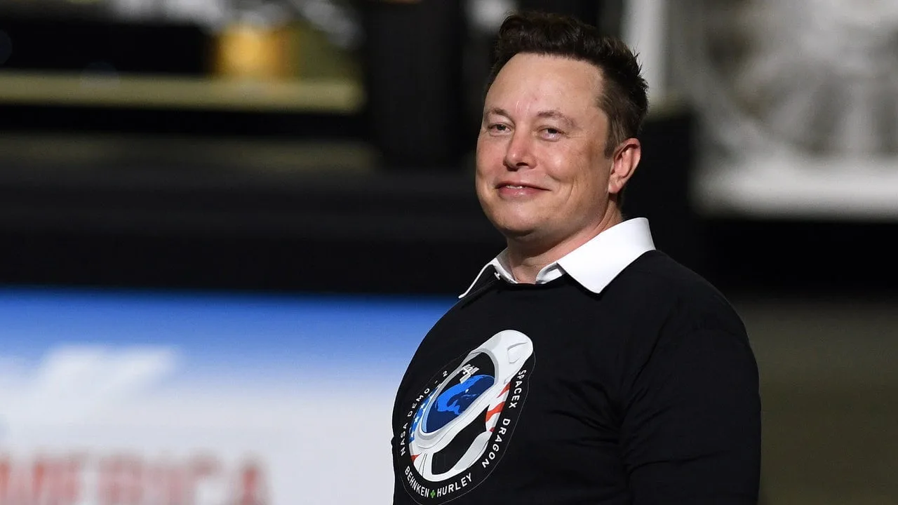 Elon Musk pare să sugereze că a ratat sondajul „Should I Resign” din cauza fraudei alegătorilor