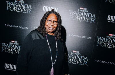 Whoopi Goldberg își cere scuze (din nou) pentru că a făcut comentarii incorecte despre Holocaust (din nou)
