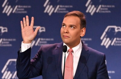 Congresmanul republican George Santos recunoaște că și-a „înfrumusețat” CV-ul