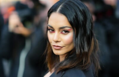 Vanessa Hudgens este geamăna lui Lady Gaga, cu păr blond și sprâncene deschise — Vezi fotografia