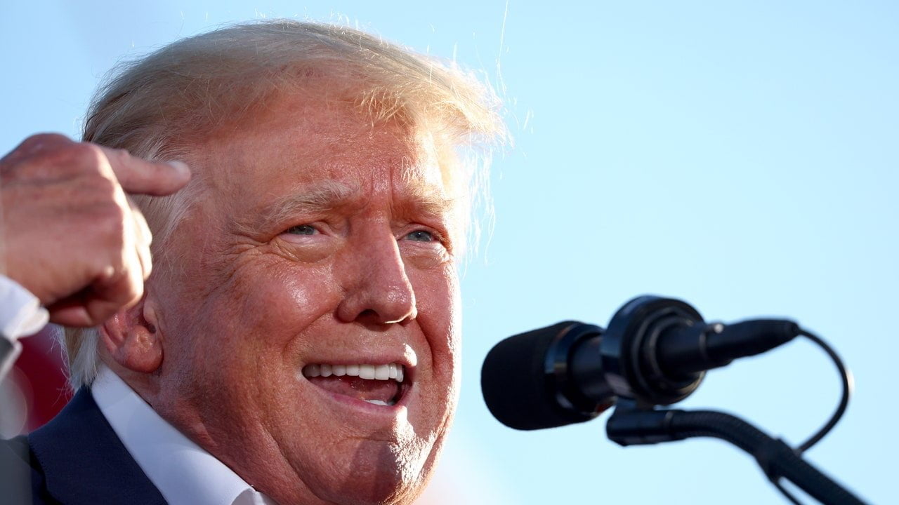 „Anunț major” de Donald Trump: îi îndemn pe adepții să cheltuiască 99 de dolari pe NFT-uri ale feței sale cu Photoshop prost