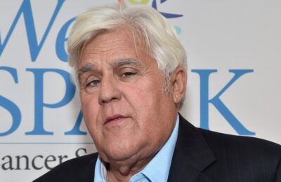 Jay Leno spune că focul de la motorul mașinii a simțit că „fața lui era în flăcări”