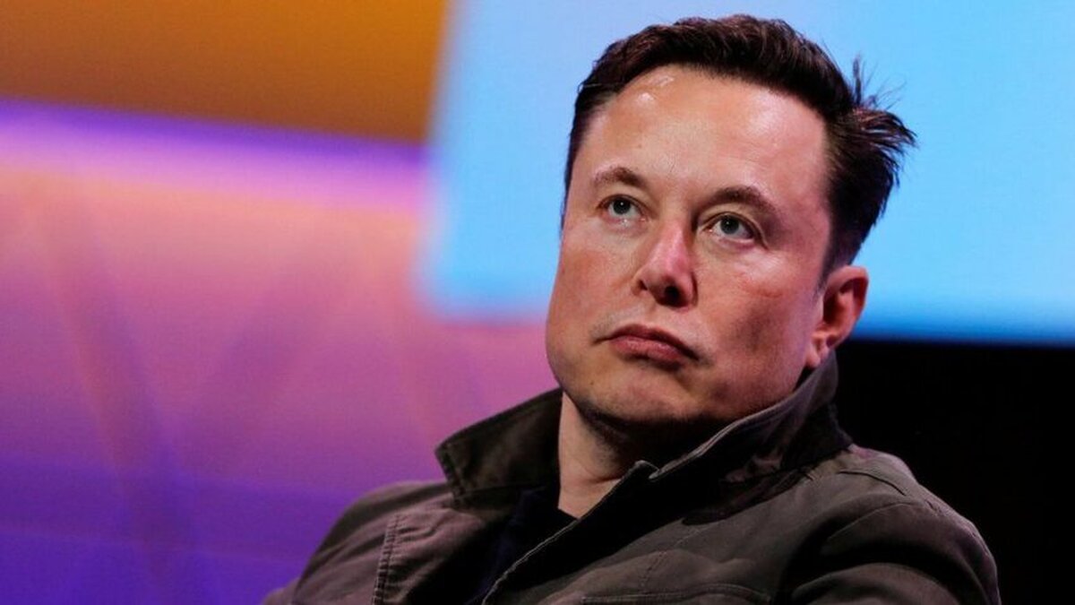 Musk le cere utilizatorilor Twitter să decidă dacă demisionează