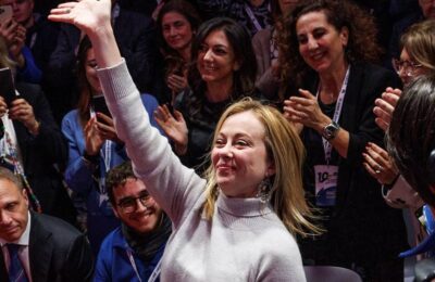 Giorgia Meloni renunță la planul de a permite companiilor să refuze plățile digitale