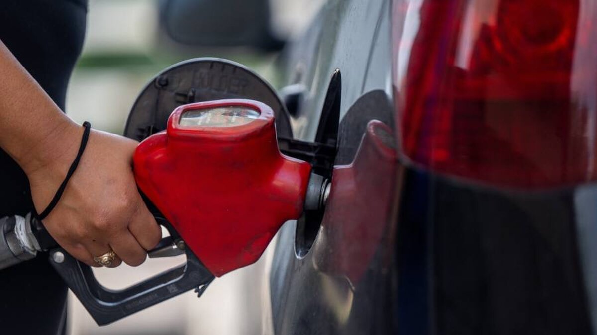 Scăderea prețului acțiunilor Tesla conduce evaluarea sub ExxonMobil