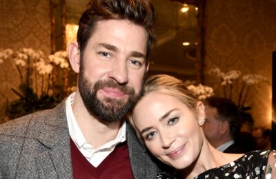 Emily Blunt vorbește despre prima sa ținută de întâlnire cu John Krasinski