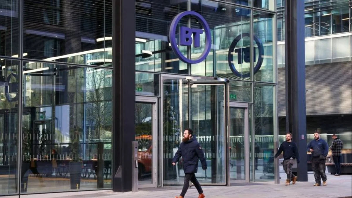 BT va fuziona unitățile cu performanțe slabe într-o campanie de reducere a costurilor cu 100 de milioane de lire sterline