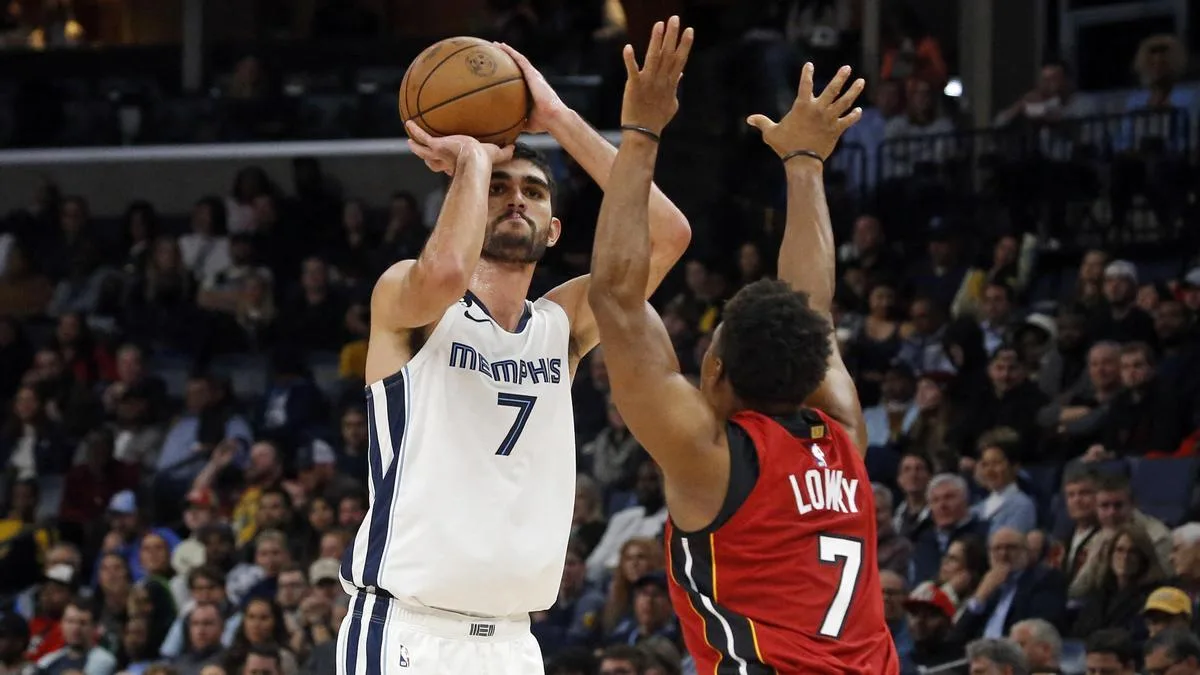 Santo Aldama strălucește cu o „dublă dublă” în victoria lui Grizzlies asupra Heat