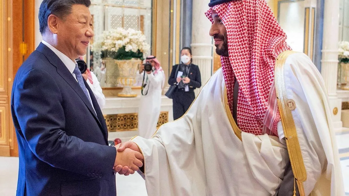 Xi Jingping semnează acorduri de milioane de dolari în Arabia Saudită, din ce în ce mai îndepărtată de Washington