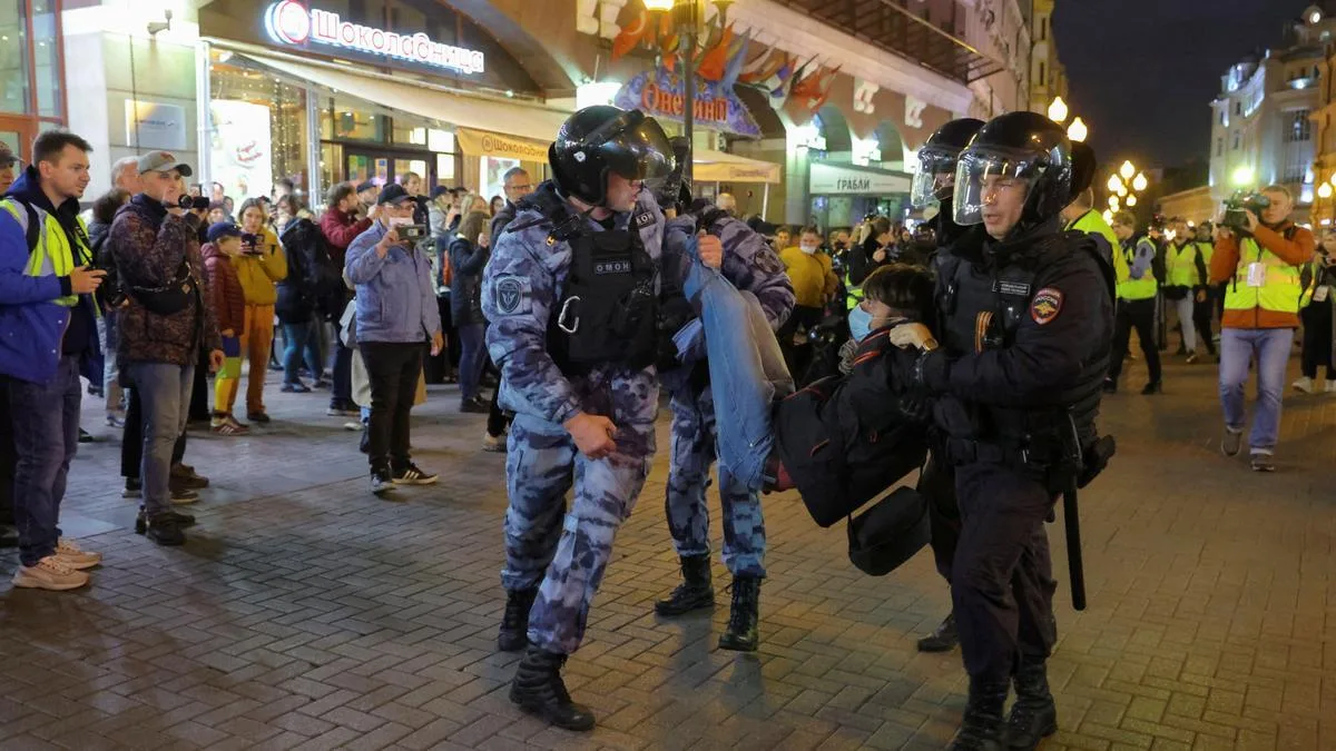 Legea tăcerii și a fricii sunt impuse în Rusia