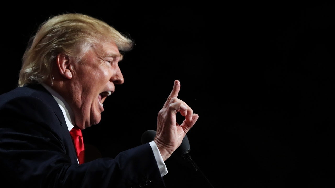 That Sound You Year este Donald Trump care strigă la copiii de la piscina din Mar-a-Lago despre declarațiile lui fiscale și despre posibila pedeapsă cu închisoarea