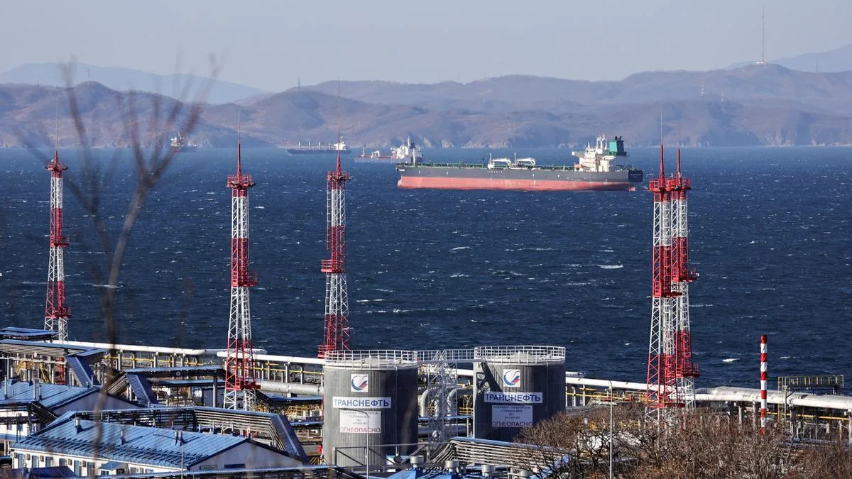 Rusia va interzice exporturile de petrol înainte de sfârșitul anului, cu plafonul impus de UE și G7