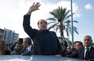 Berlusconi le promite fotbaliștilor de la Monza „un autobuz de prostituate” dacă vor învinge un mare din Serie A