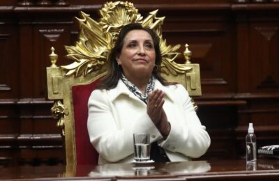 Dina Boluarte a depus jurământul ca prima femeie președinte din istoria Peruului