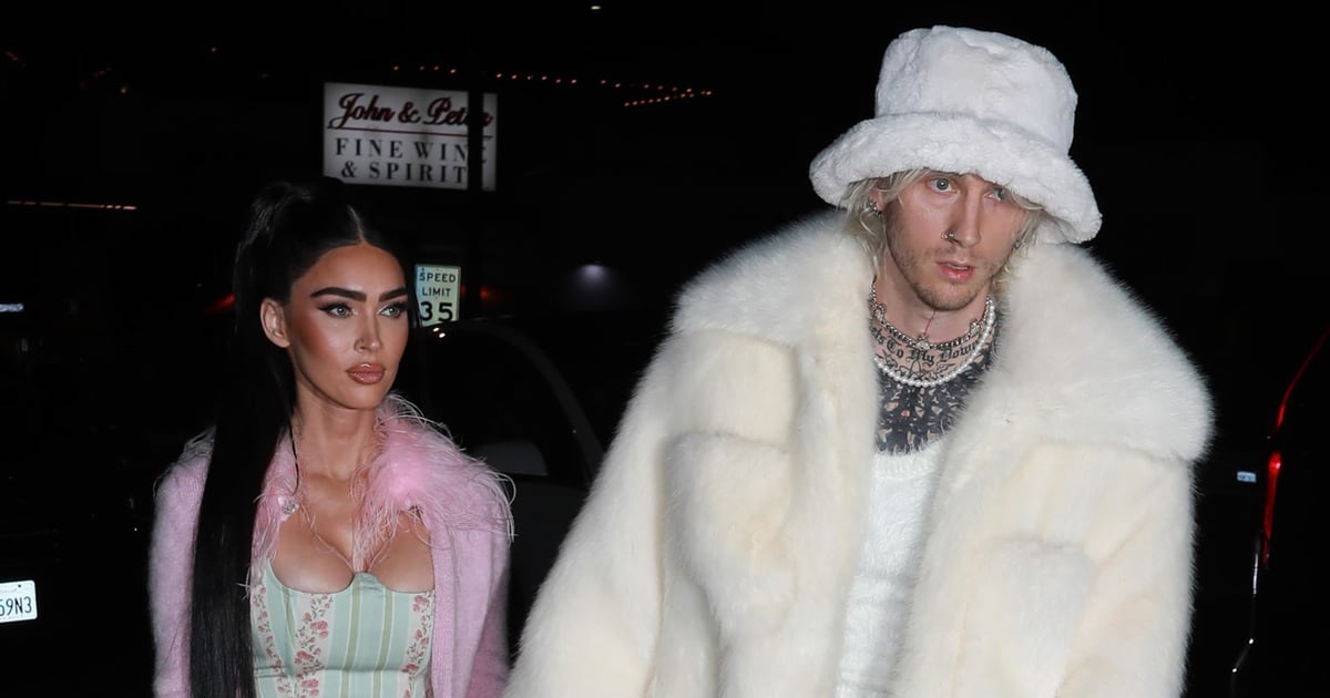 Rochia Barbiecore a lui Megan Fox cu fusta mini cu paiete