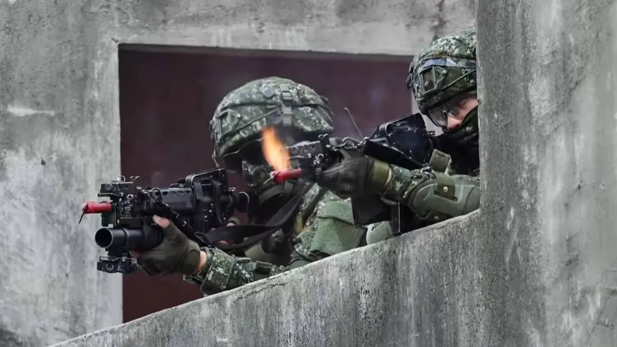 FirstFT: Taiwan extinde cerințele militare
